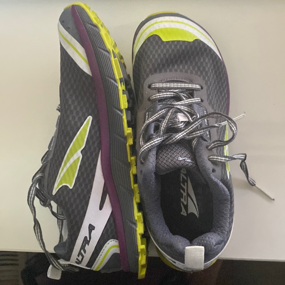 Never worn altra lone peak 2.0